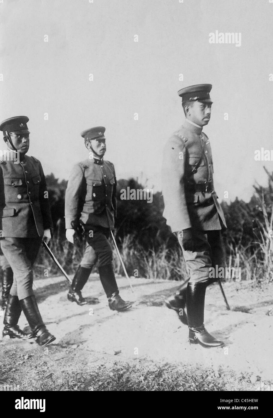 Kaiser Hirohito während eines Manövers Stockfoto