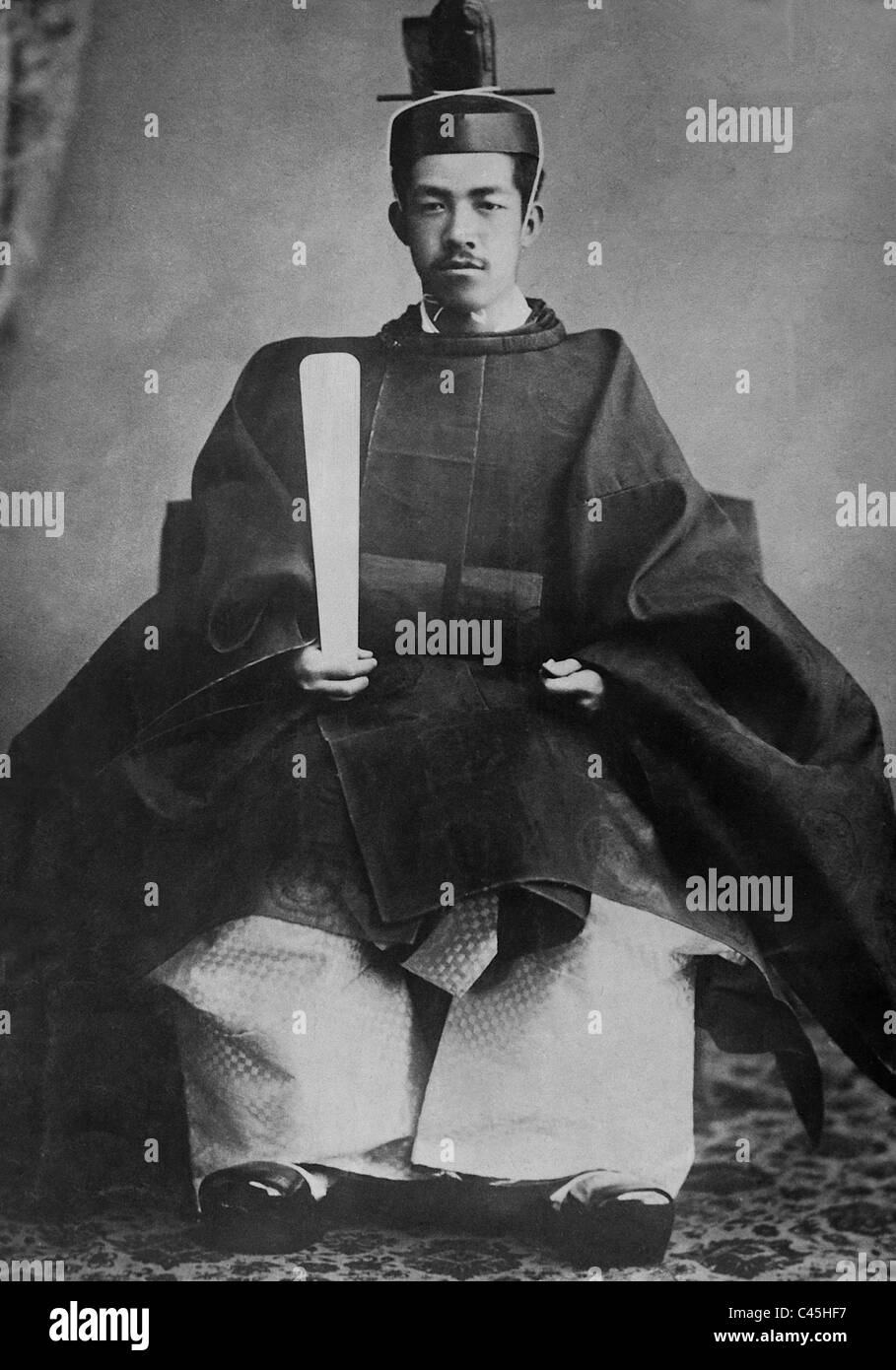 Kaiser Yoshihito während seiner Krönung, 1912 Stockfoto