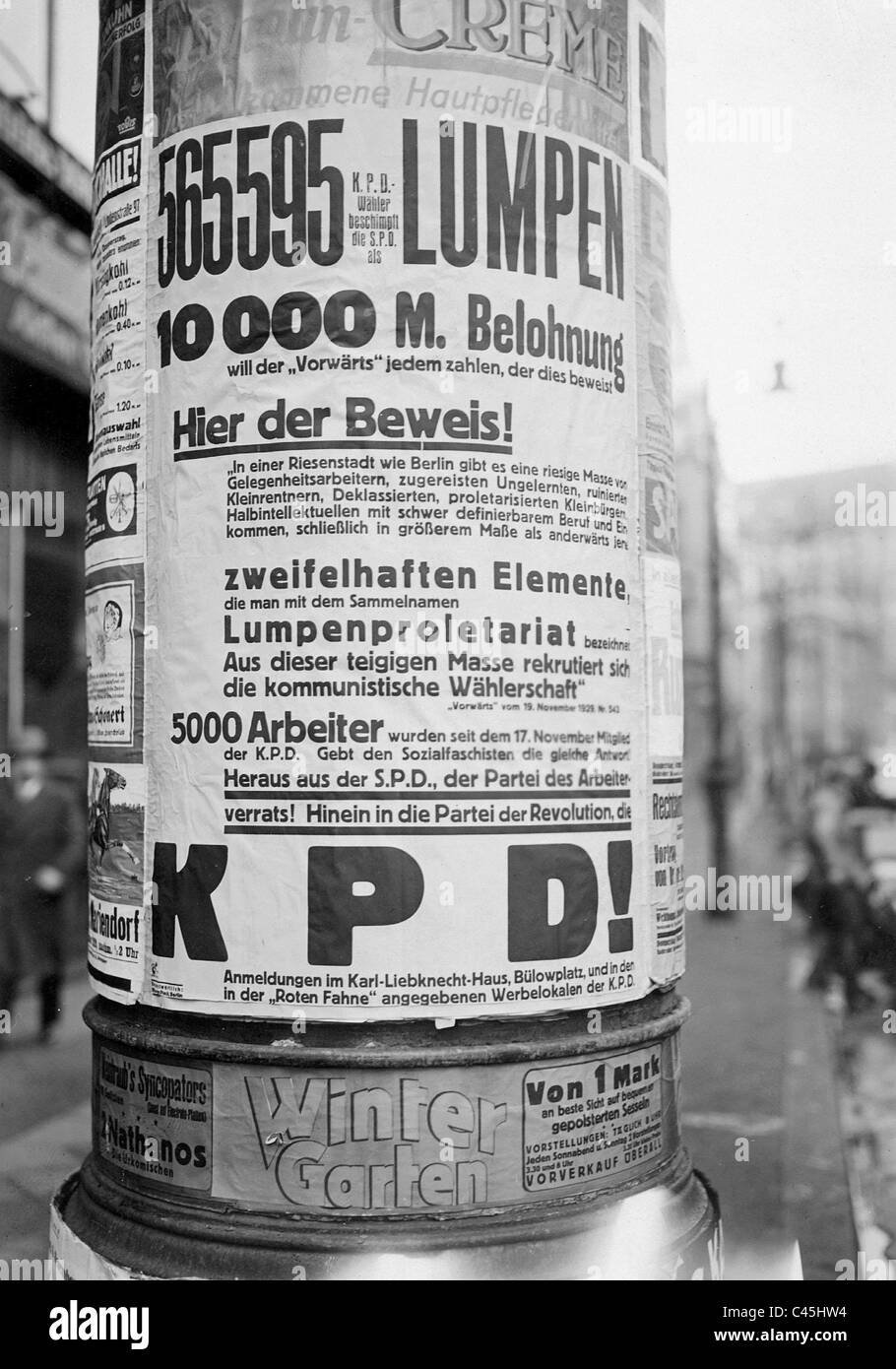 Plakat der KPD gegen die SPD in Berlin, 1929 Stockfoto