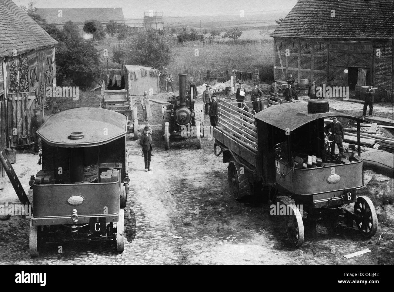 Straße Dampflok und Wagen bei Manövern, 1902 Stockfoto