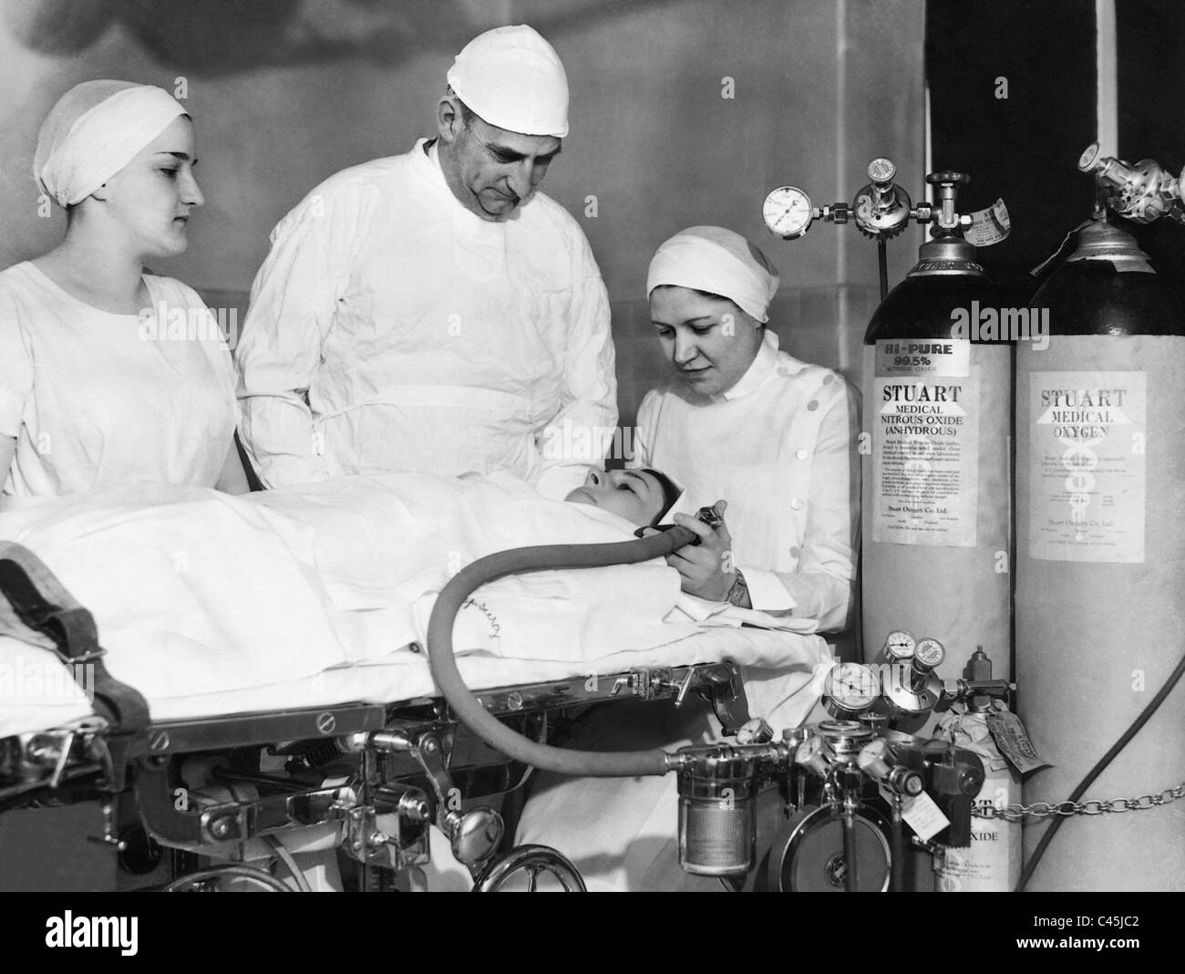 Anästhesie eines Patienten mit Lachgas, 1933 Stockfoto