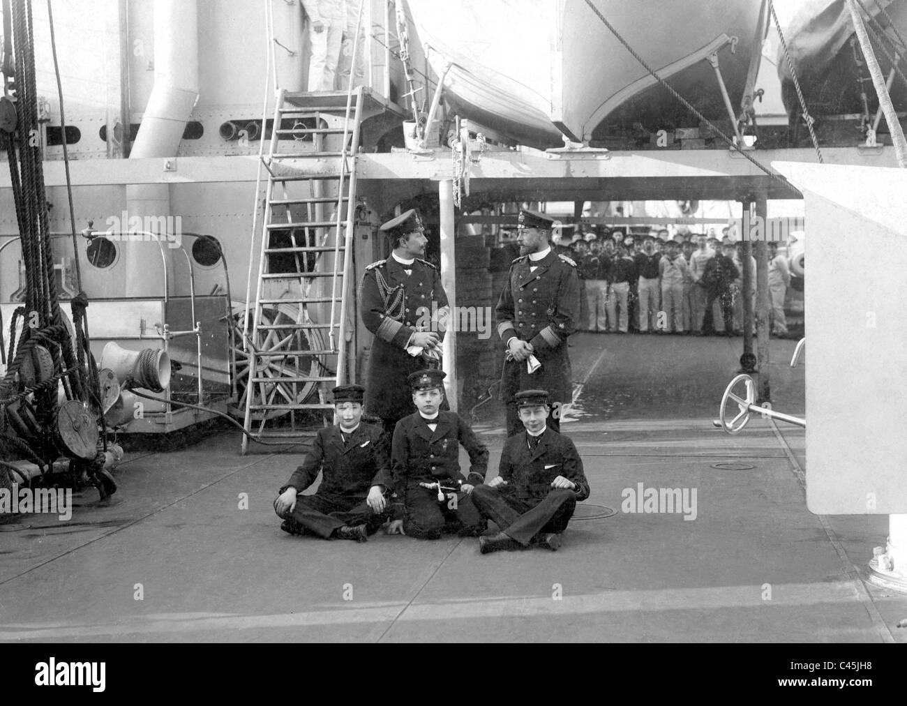 Kaiser Wilhelm II., Prinz Heinrich und Kronprinz William an Bord eines Kriegsschiffes, 1897 Stockfoto