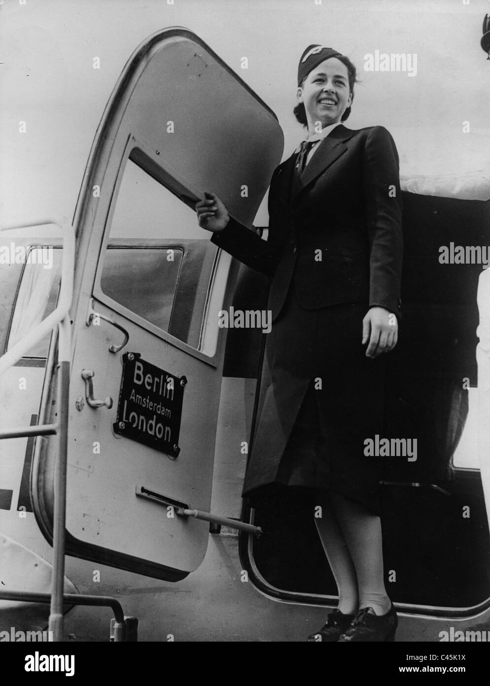 Lufthansa Stewardess Stockfotos & Lufthansa Stewardess Bilder - Alamy