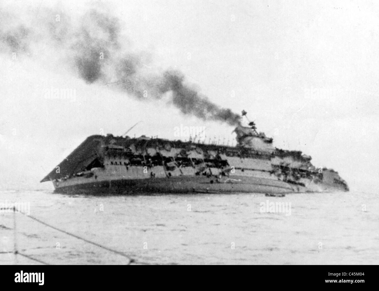 Flugzeugträger HMS "Courageous" sinkt Stockfoto