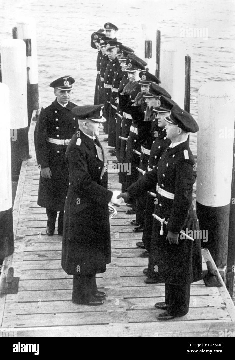 Admiral Foerster nimmt Abschied von seiner Stabsoffiziere, 1936 Stockfoto