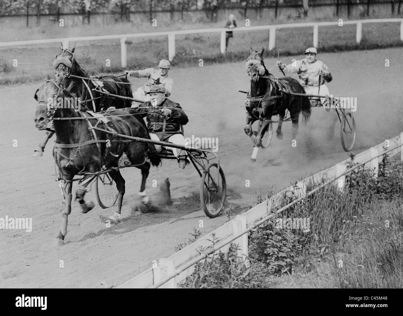 Pferdesport: Trabrennen Rennen in Greenford, 1932. Stockfoto
