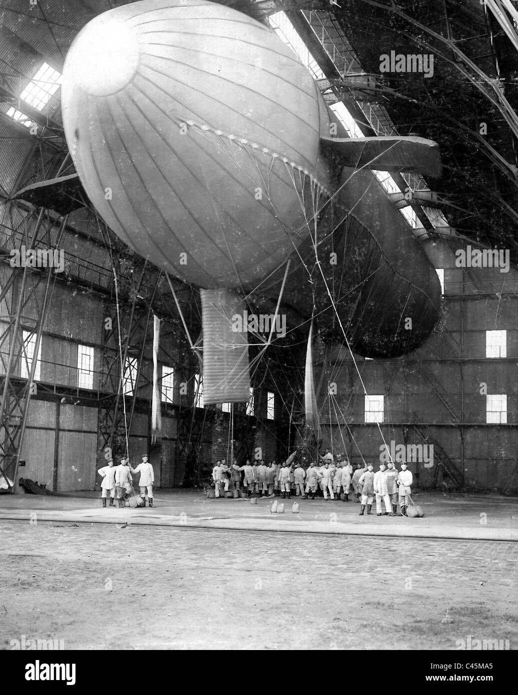 Das Luftschiff "Parseval" in die Luftschiffhalle in Berlin, 1906 Stockfoto