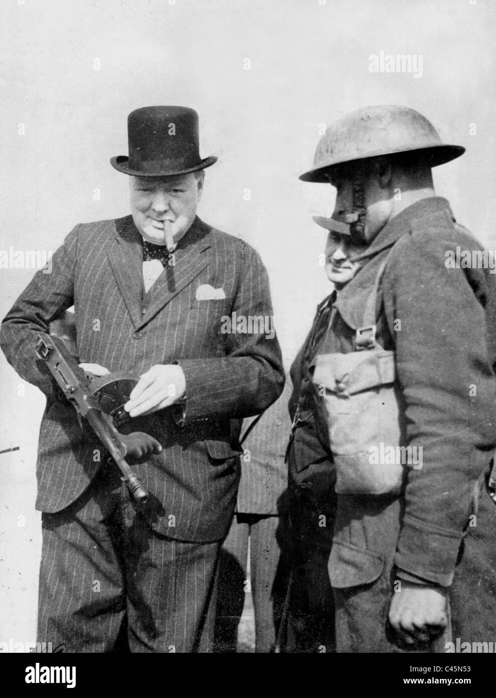 Winston Churchill inspiziert die Küstenwache, 1940 Stockfoto