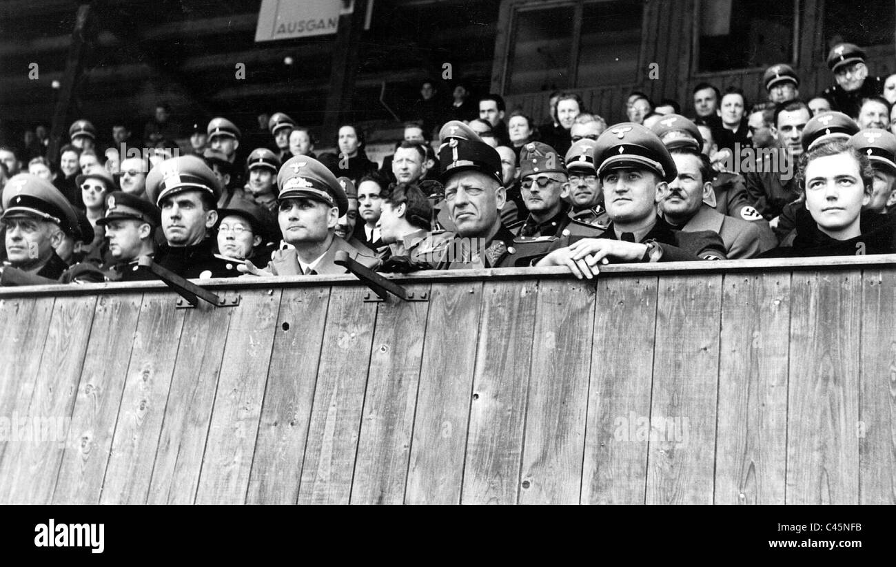 Rudolf Hess in der Eishalle während dem Spiel Sudetenland gegen Köln-Aachen, 1941 Stockfoto