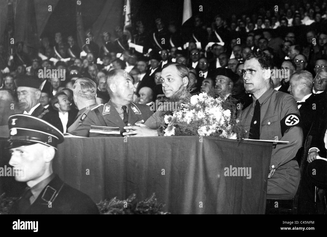 Alfred Rosenberg, Rudolf Hess und Dr. Fritz Toth in Berlin, 1935 Stockfoto