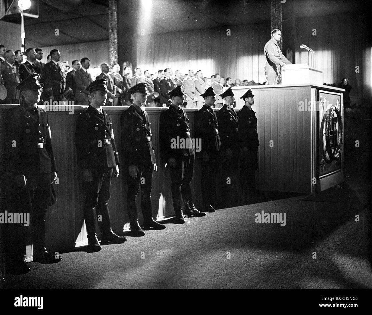 Rudolf Hess spricht auf dem Reich-Parteitag der NSDAP in Nürnberg, 1938 Stockfoto