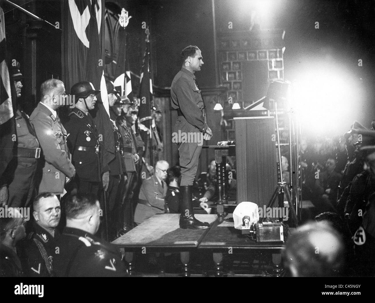 Rudolf Hess spricht für die Gründung Zeremonie der NSDAP, 1935 Stockfoto