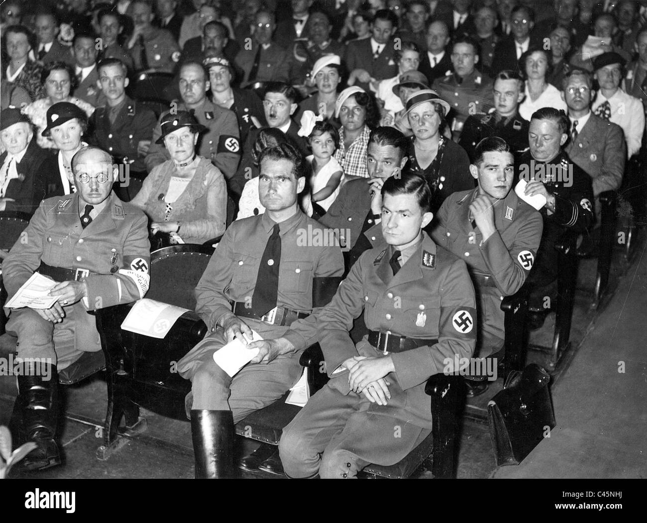 Rudolf Hess und Ernst Wilhelm Bohle (rechts) auf dem Reich-Parteitag der NSDAP, 1934 Stockfoto