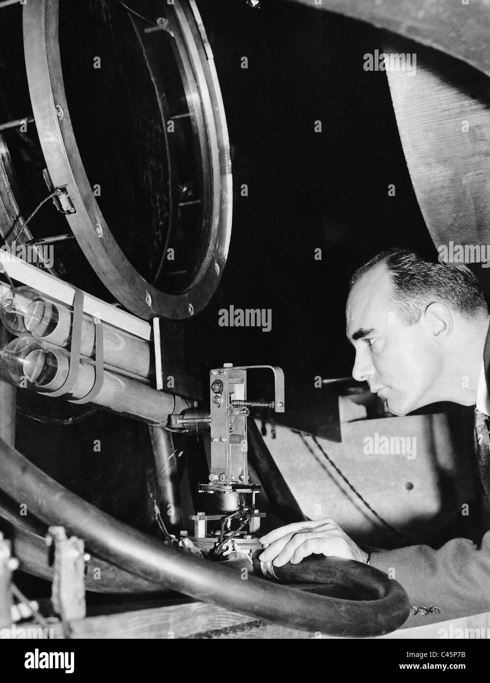 Carl Anderson in einer Nebelkammer, 1941 Stockfoto