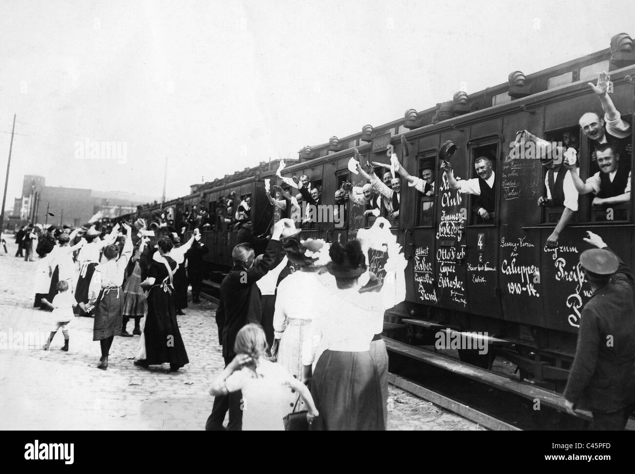 Deutsche Soldaten in einem Transport Zug unter der Leitung für die Front, 1914 Stockfoto