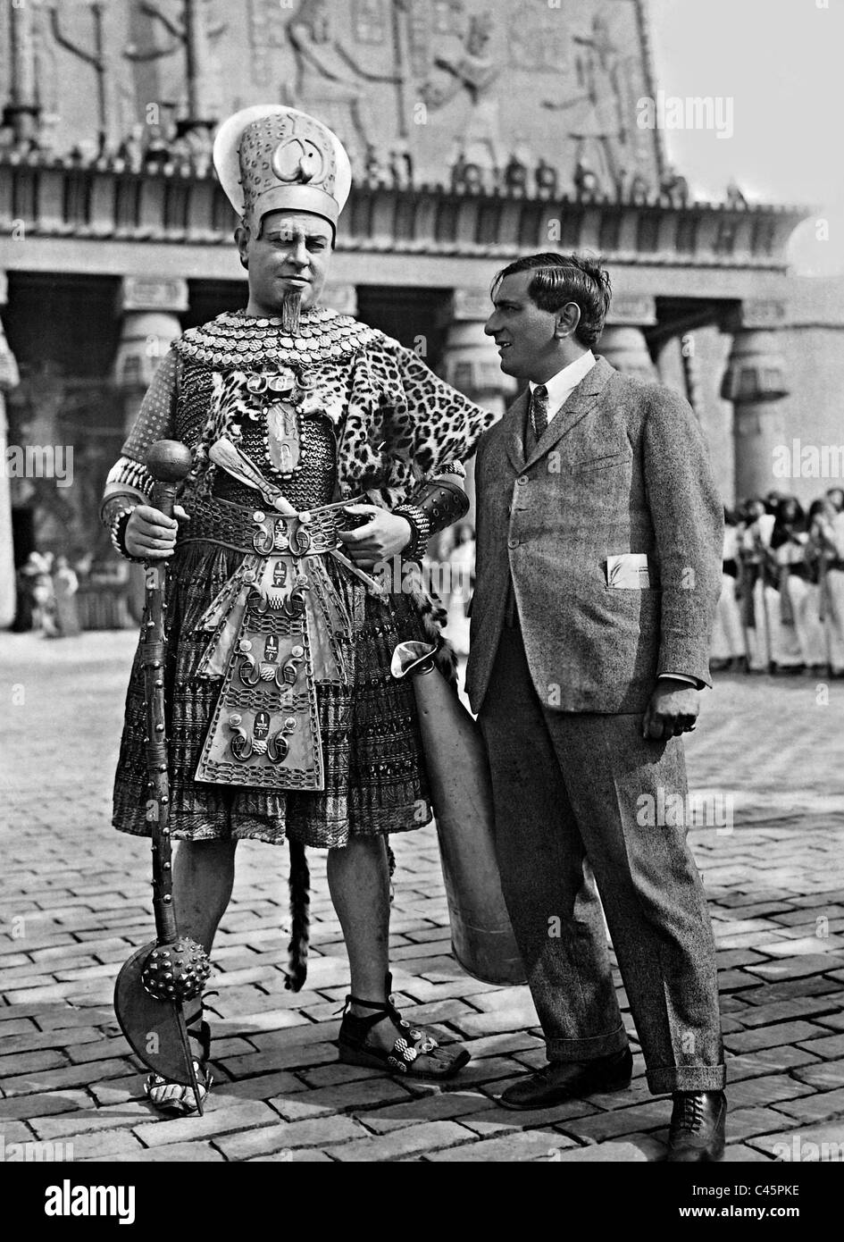 Emil Jannings und Ernst Lubitsch während der Dreharbeiten "Pharaos Frau", 1922 Stockfoto