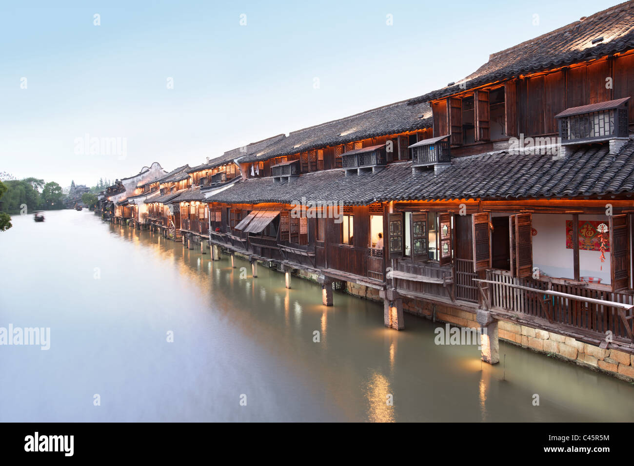 China, Jiangsu, das alte Dorf von Xizha--das Bild an der Wand ist traditionelle Neujahrsbilder. Stockfoto