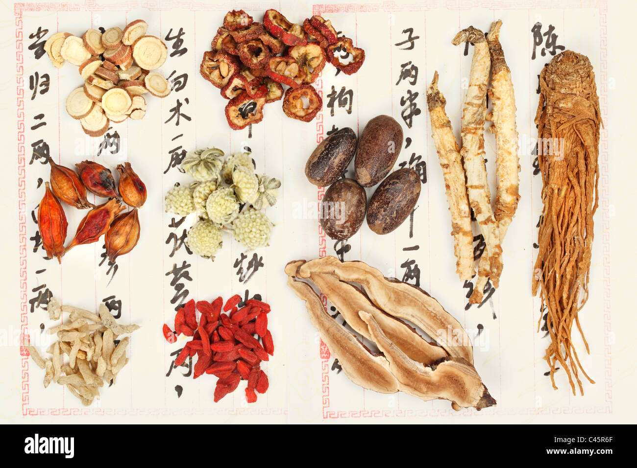 Sammlung der chinesischen Medizin Formel - chinesische Schriftzeichen sind Namen für die Kräuter in die Formel Stockfoto