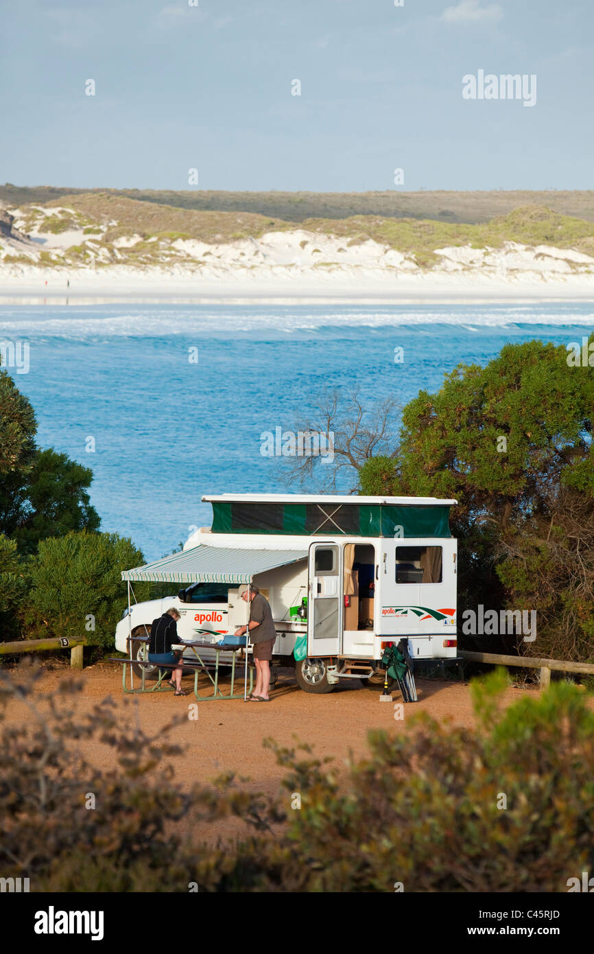 Wohnmobil camping am Lucky Bay, Cape Le Grand Nationalpark, Esperance, Western Australia, Australien Stockfoto