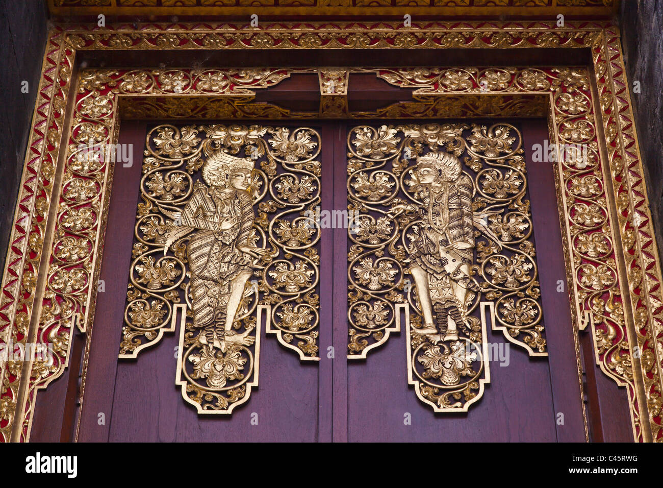 Kunstvollen Schnitzereien verzieren den PURA BESAKIH COMPLEX Flachrelief befindet sich am Hang des Heiligen GGUNUNG AGUN, -BALI, Indonesien Stockfoto