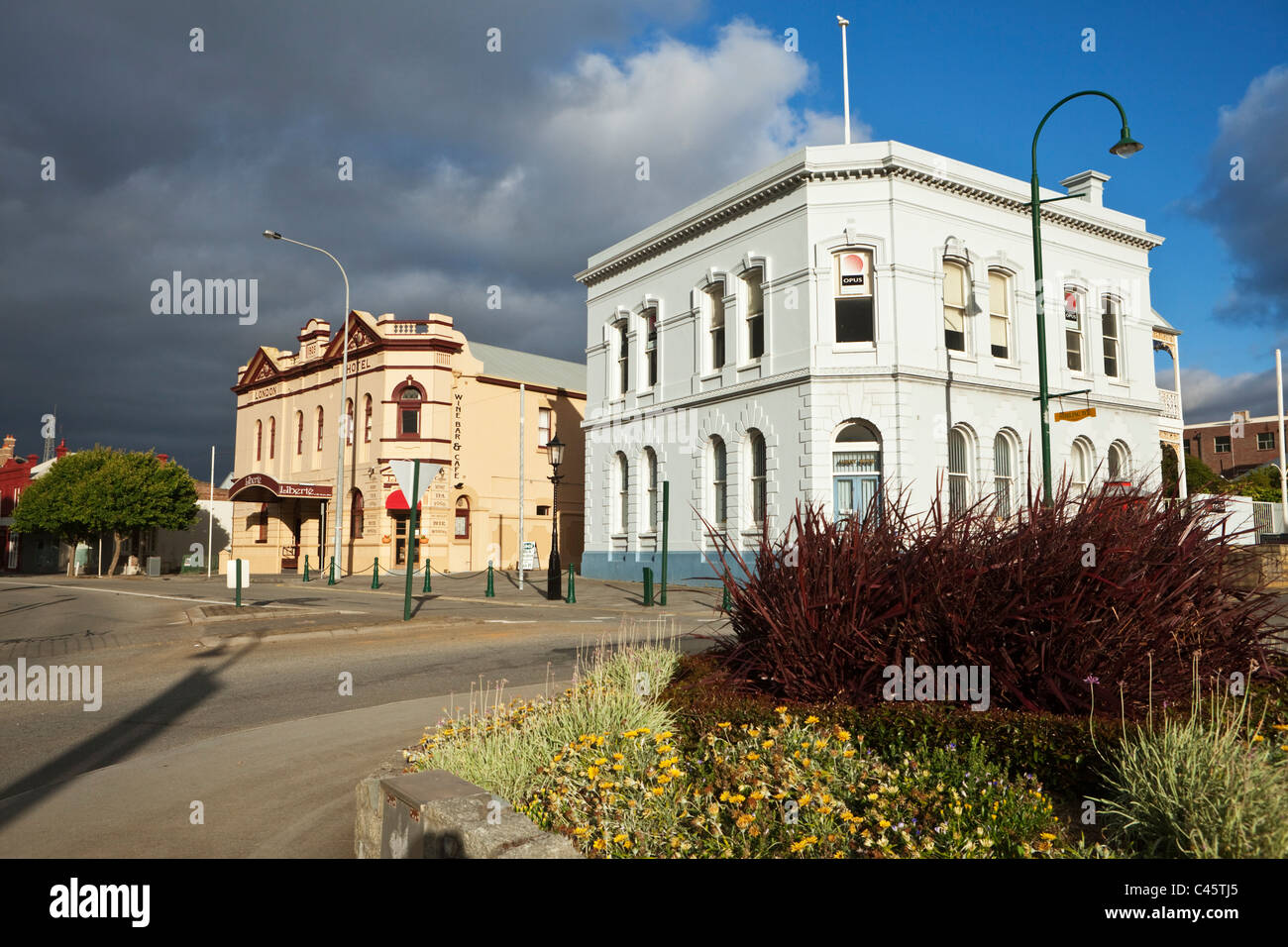 Denkmalgeschützte Gebäude - Hotel in London (1909) und Albany House (1878). Albany, Western Australia, Australien Stockfoto