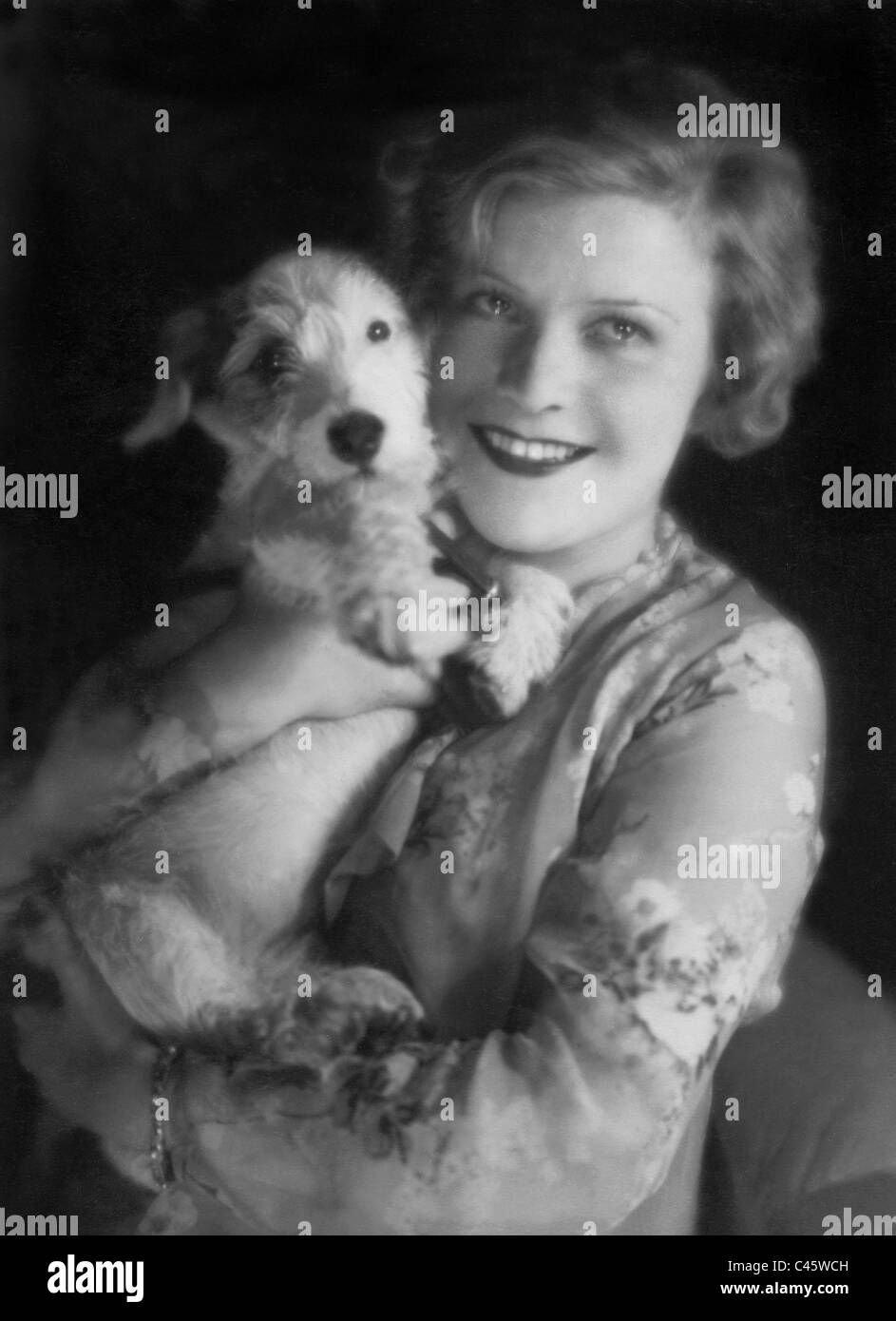 Renate Mueller mit Hund, 1930 Stockfoto