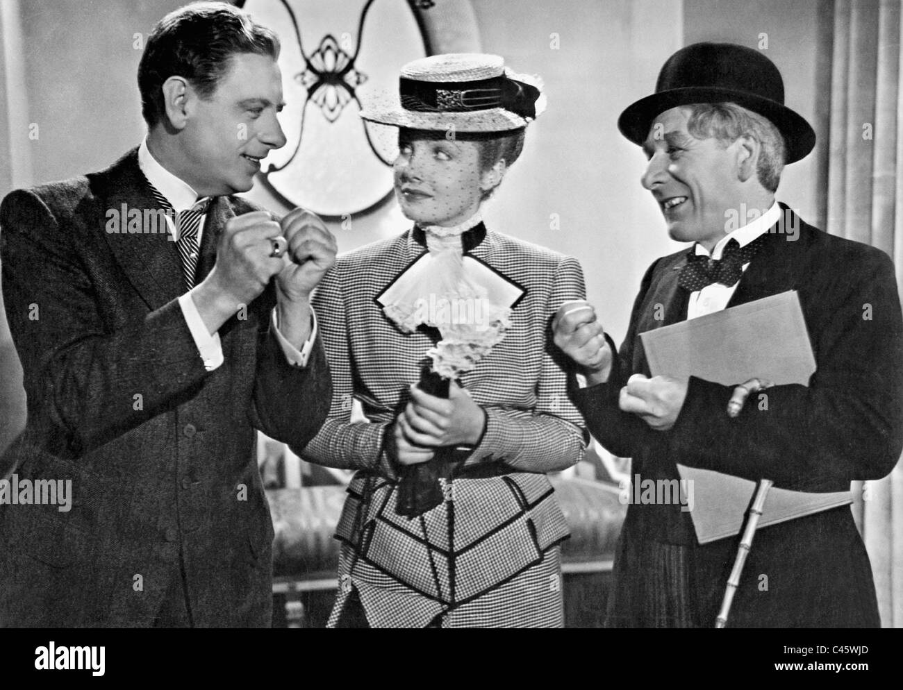 Elfie Mayerhofer, Johannes Riemann und Paul Kemp in "Das Lied der Nachtigall", 1943 Stockfoto