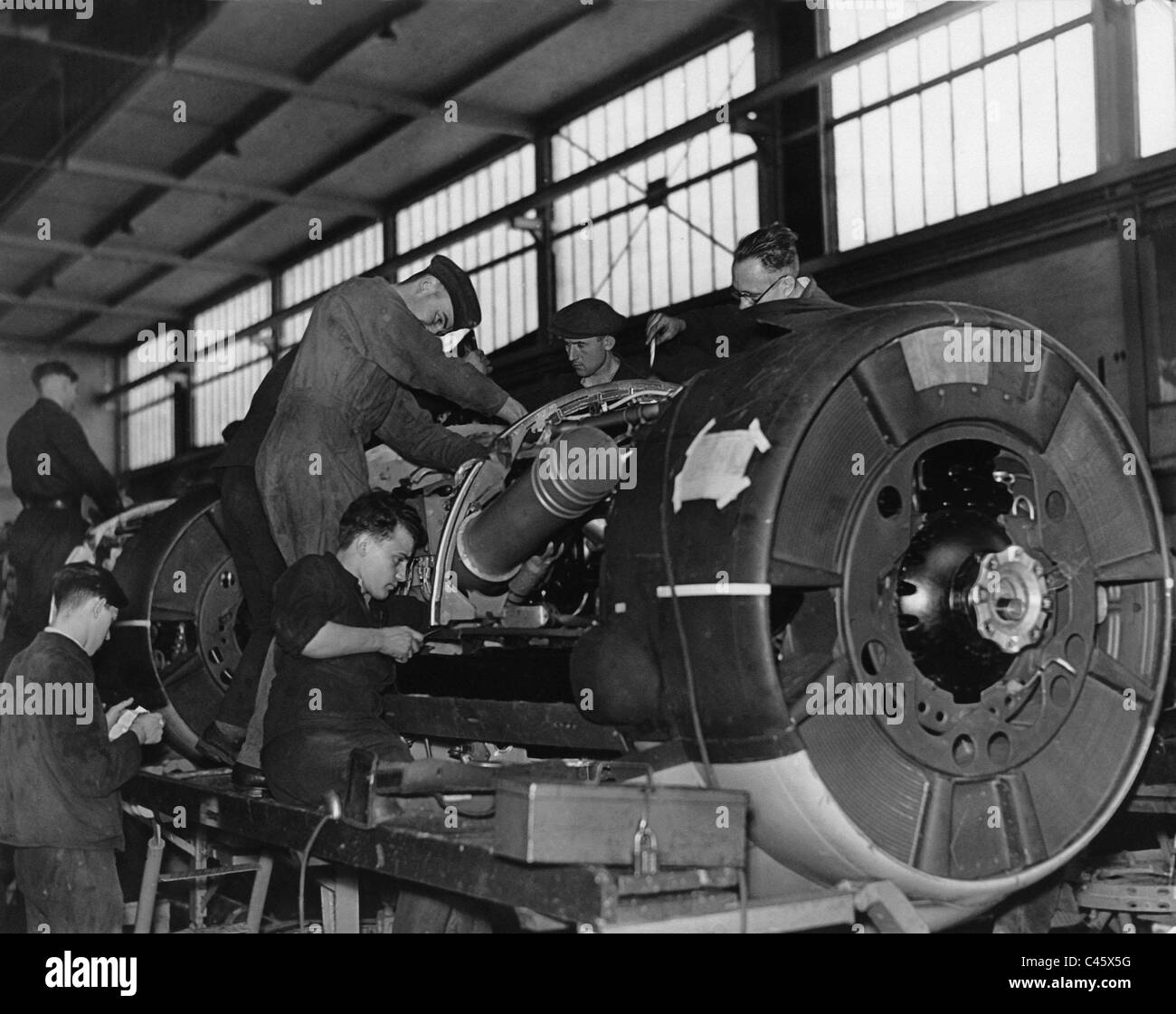 Herstellung von Flugzeugmotoren, 1941 Stockfoto