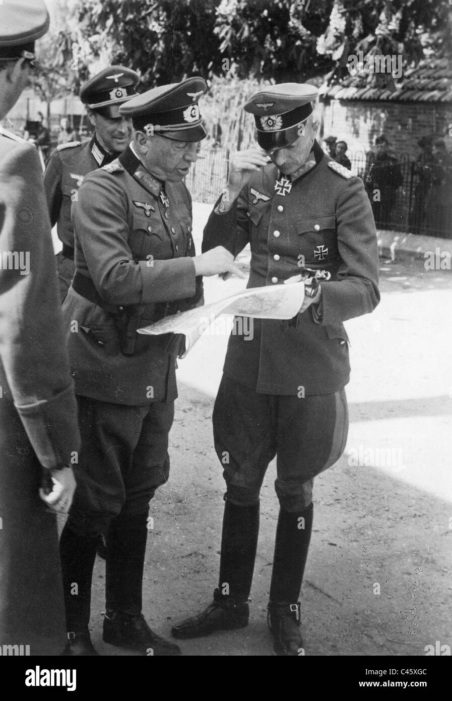 Georg von Kuechler und Fedor von Bock während der Transfer-Verhandlungen in den Haag, 1940 Stockfoto