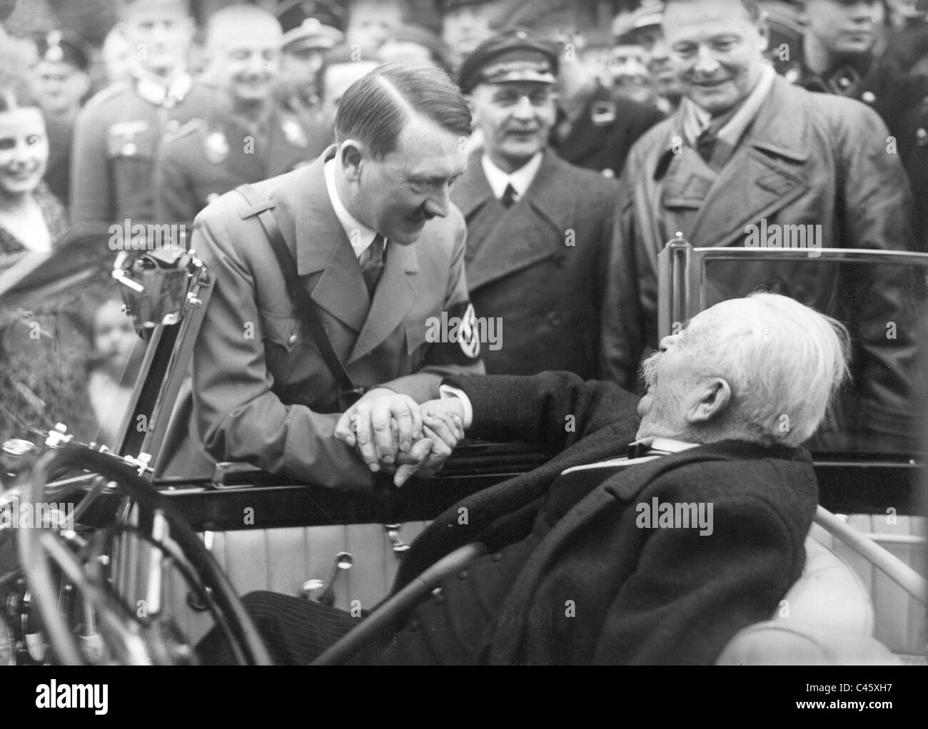 Adolf Hitler mit Karl Litzmann, 1935 Stockfoto