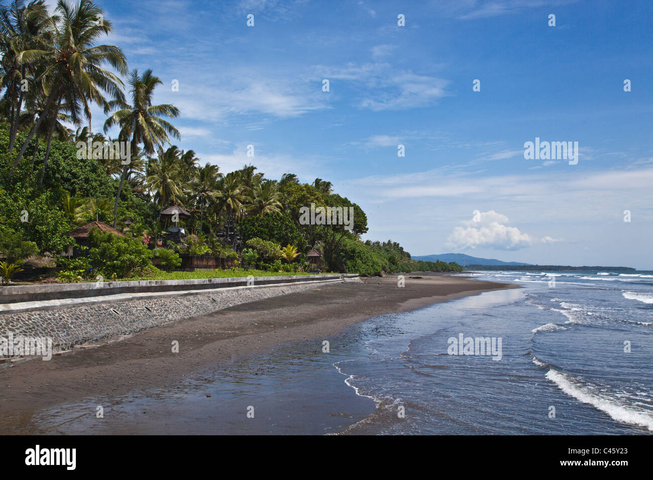 Die hinduistischen Tempel PURA PENATURAN RAMBUT SIWI befindet sich entlang der Westküste - BALI, Indonesien Stockfoto