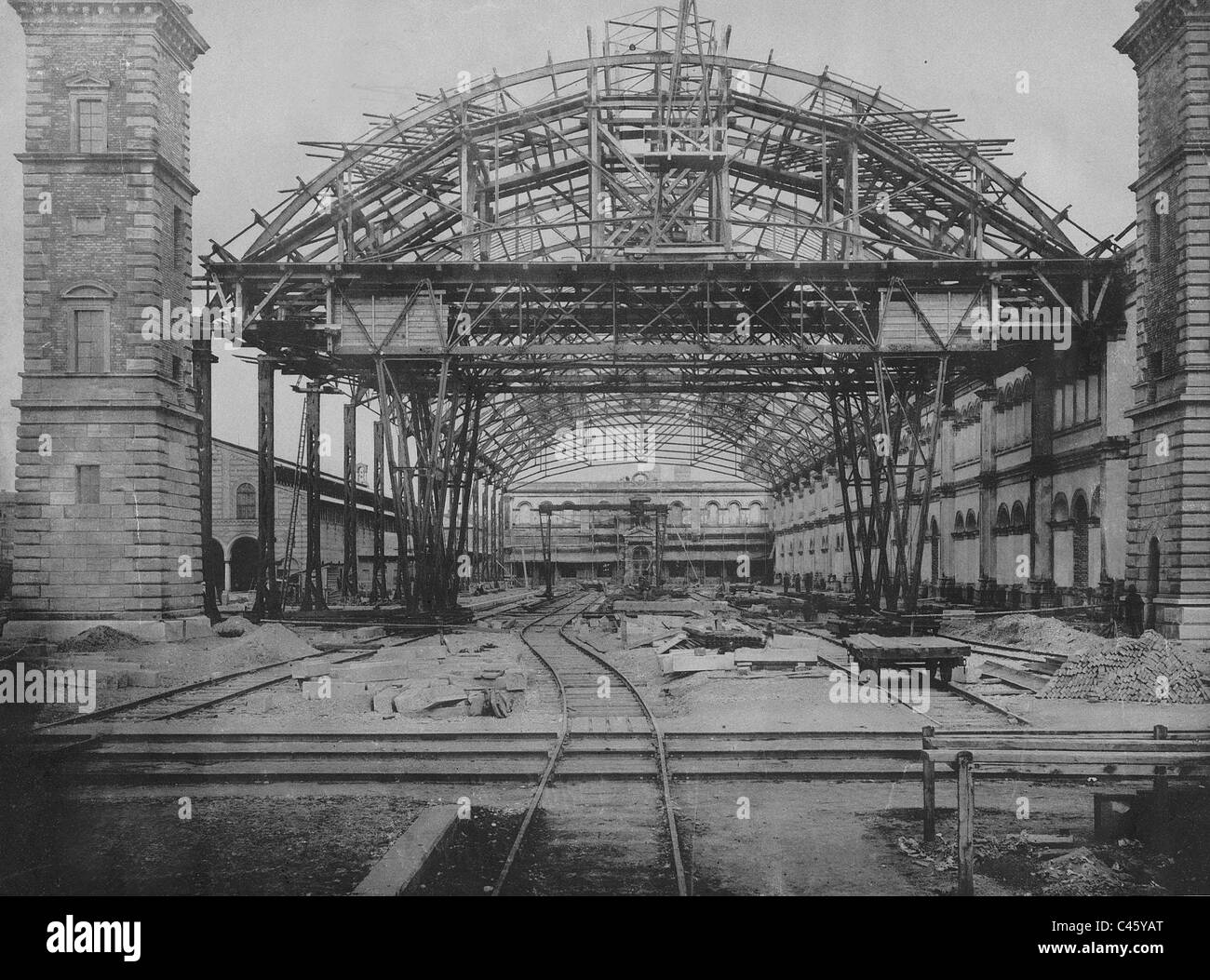 Bau des Bahnhofs München 1879 Stockfoto