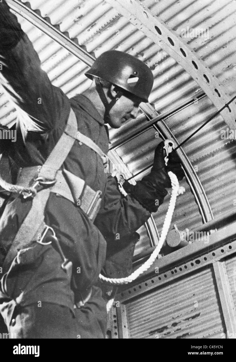 Fallschirmjäger war -Fotos und -Bildmaterial in hoher Auflösung – Alamy