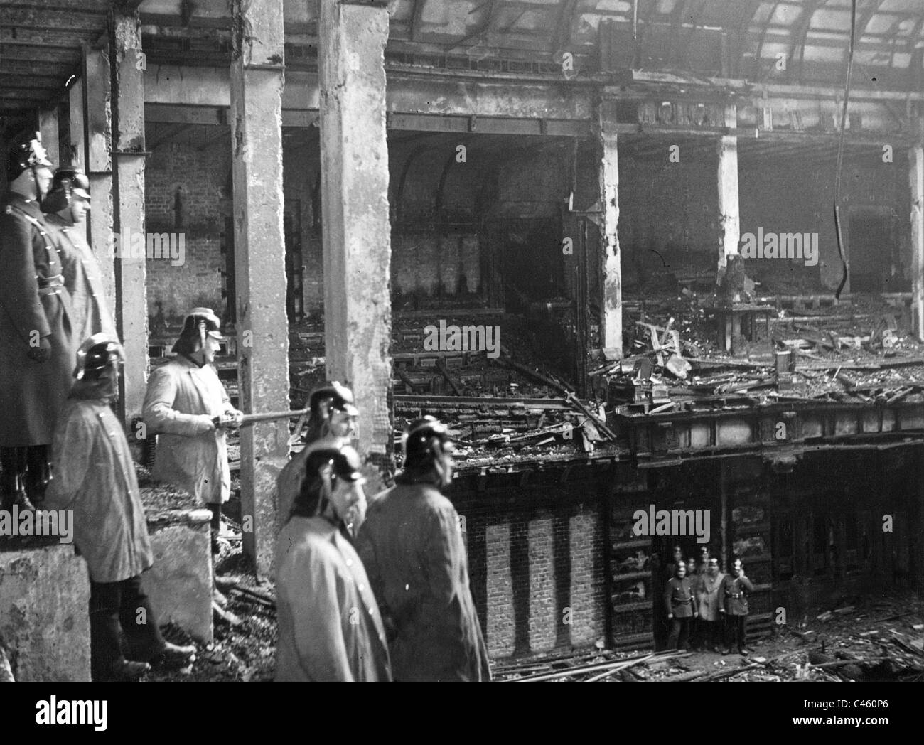 Feuerwehr in dem ausgebrannten Reichstag, 1933 Stockfoto