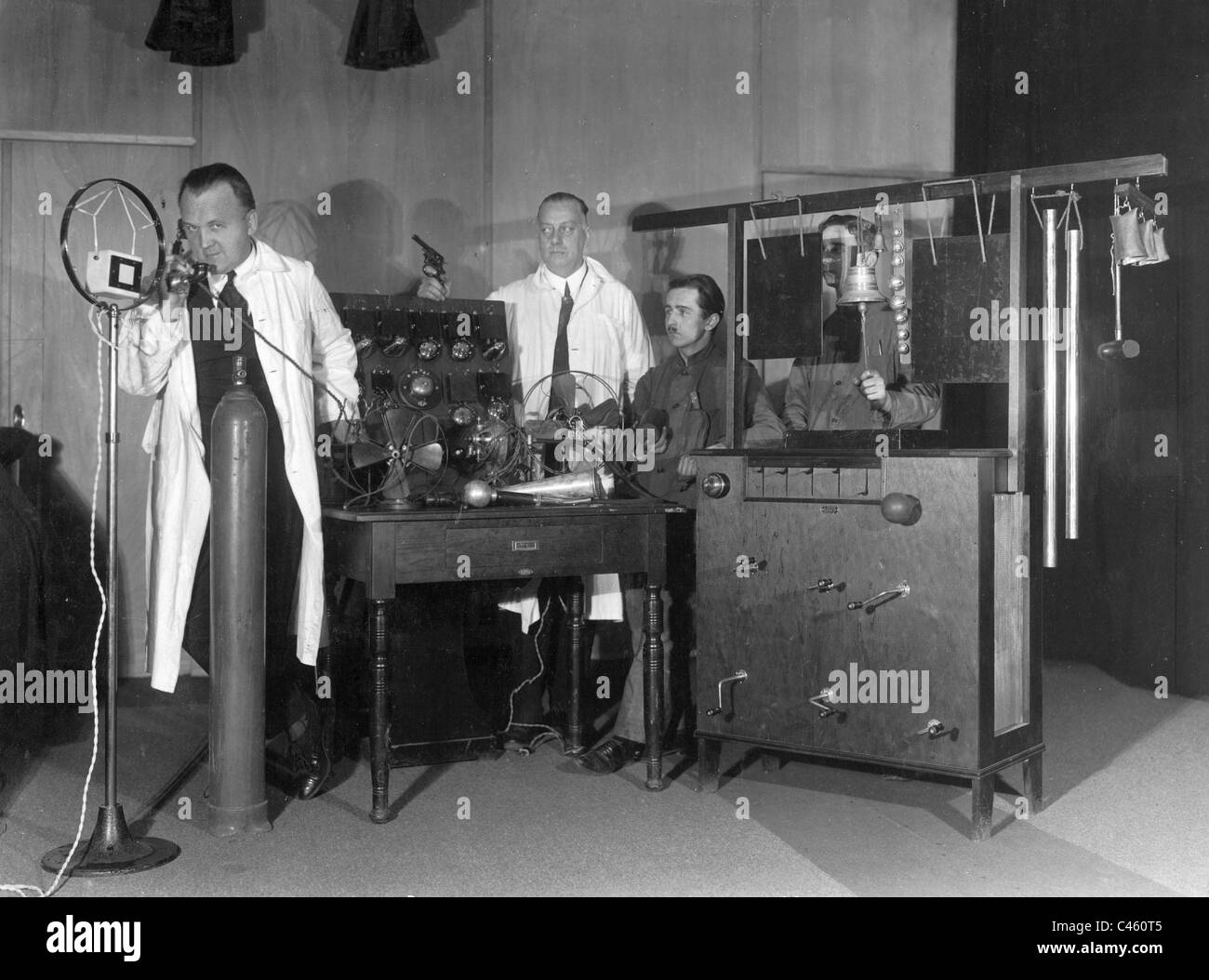 Herstellung von Sounds für ein Hörspiel, 1927 Stockfoto