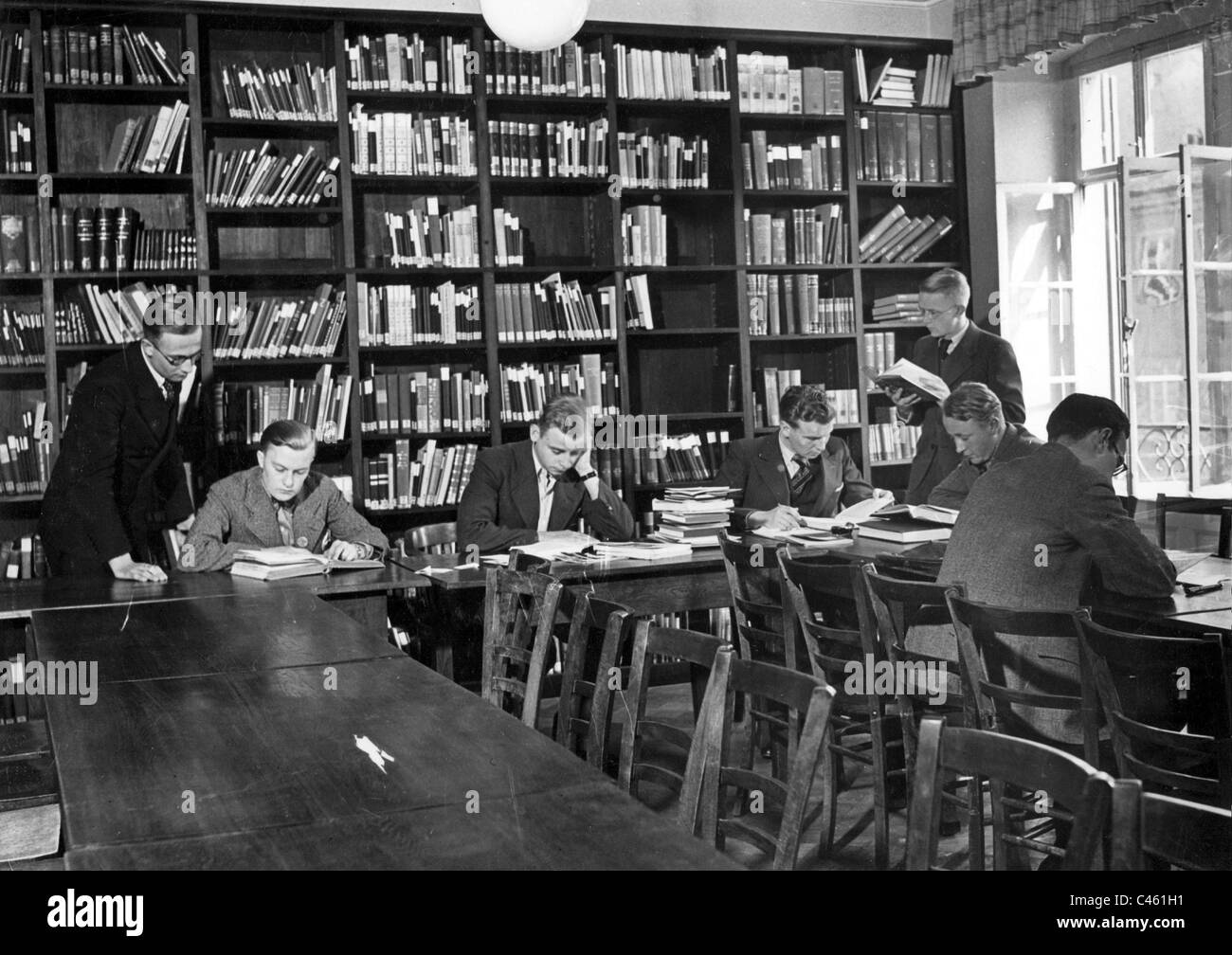 Studenten in der Bibliothek, 1936 Stockfoto