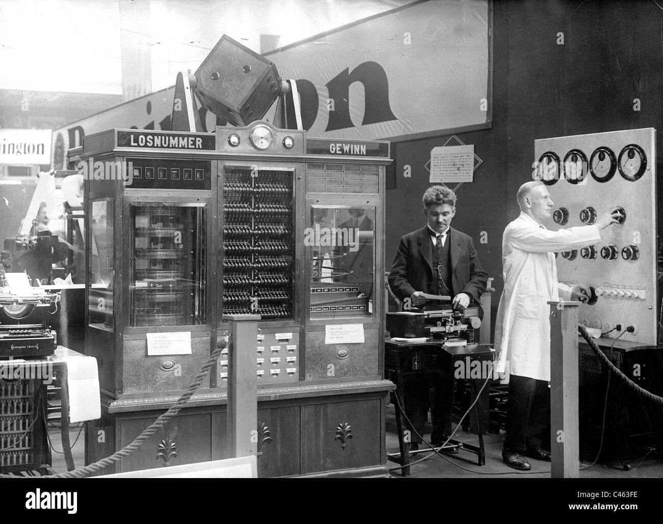 Die erste vollautomatische Lotterie-Maschine der Welt, 1928 Stockfoto