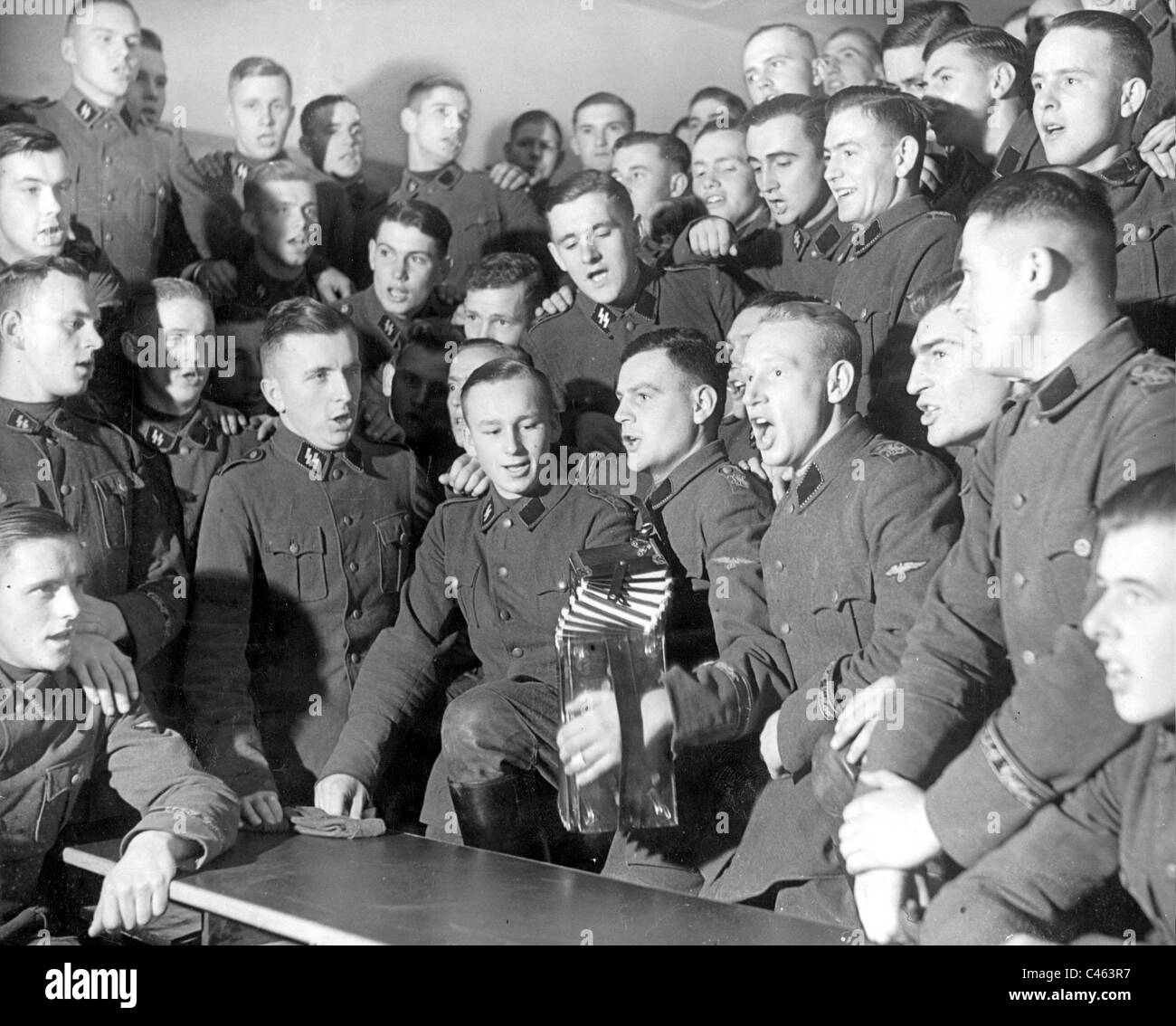 SS Leibwächter Regiment "Adolf Hitler" singen, 1938 Stockfoto
