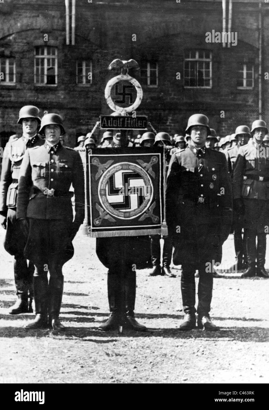 SS Leibwächter Regiment "Adolf Hitler" erhält ein neues Feld Zeichen, 1940 Stockfoto