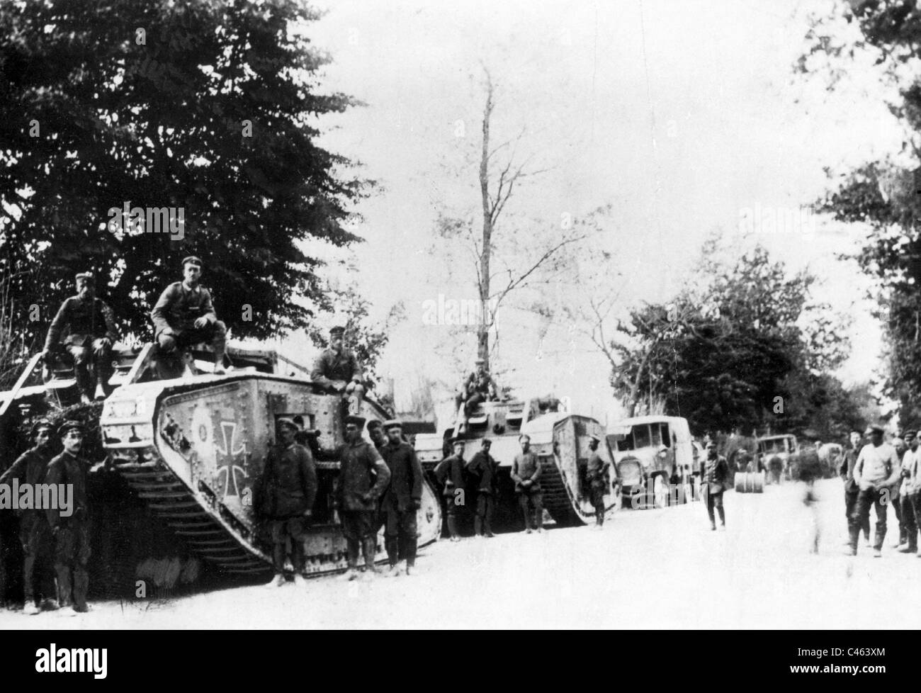 Deutsche Panzer im Anschlag während eines Kampfes zwischen Aisne und Marne, 1918 Stockfoto