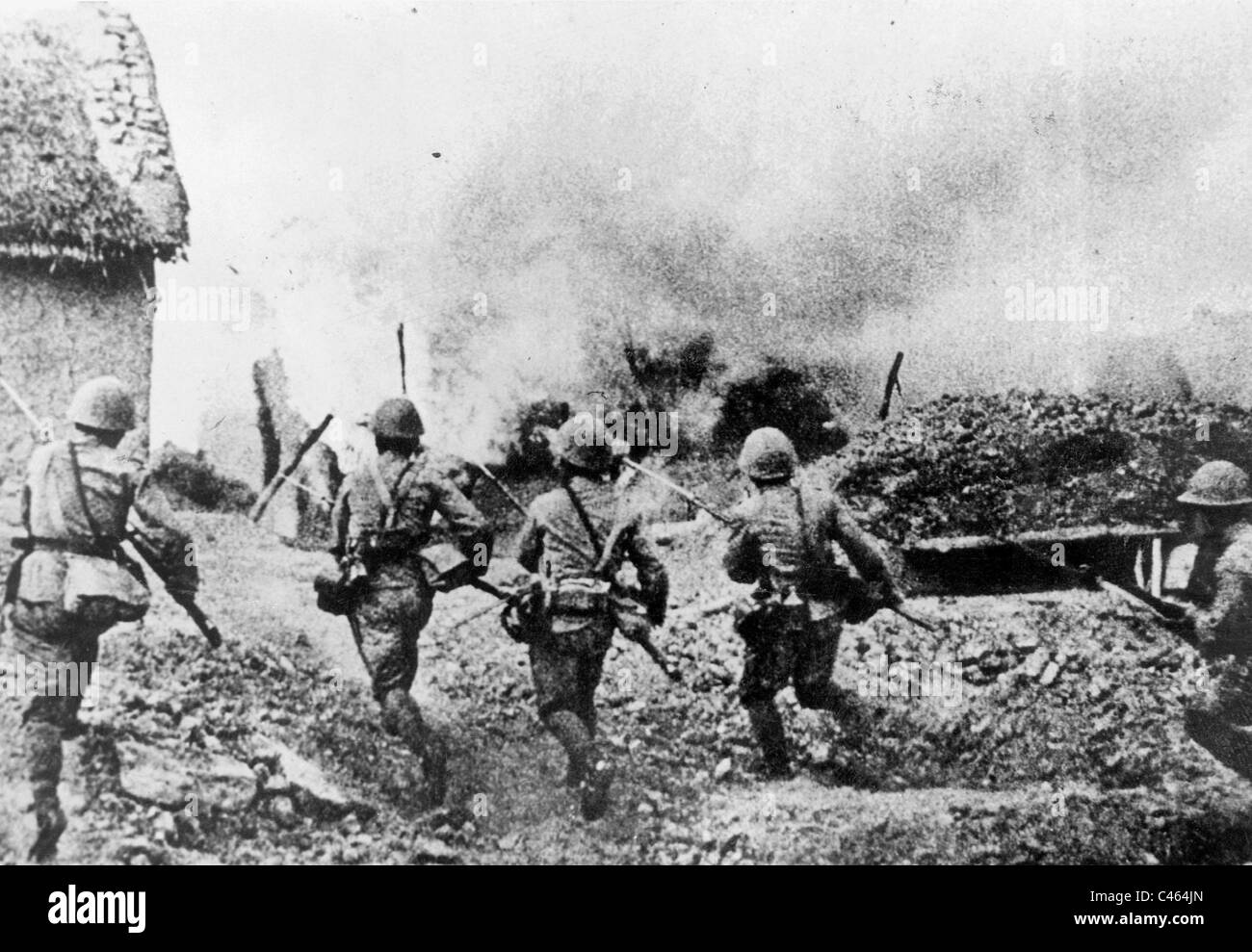Japaner Stürmen britische Stellung zu Malaya, 1942 Stockfoto