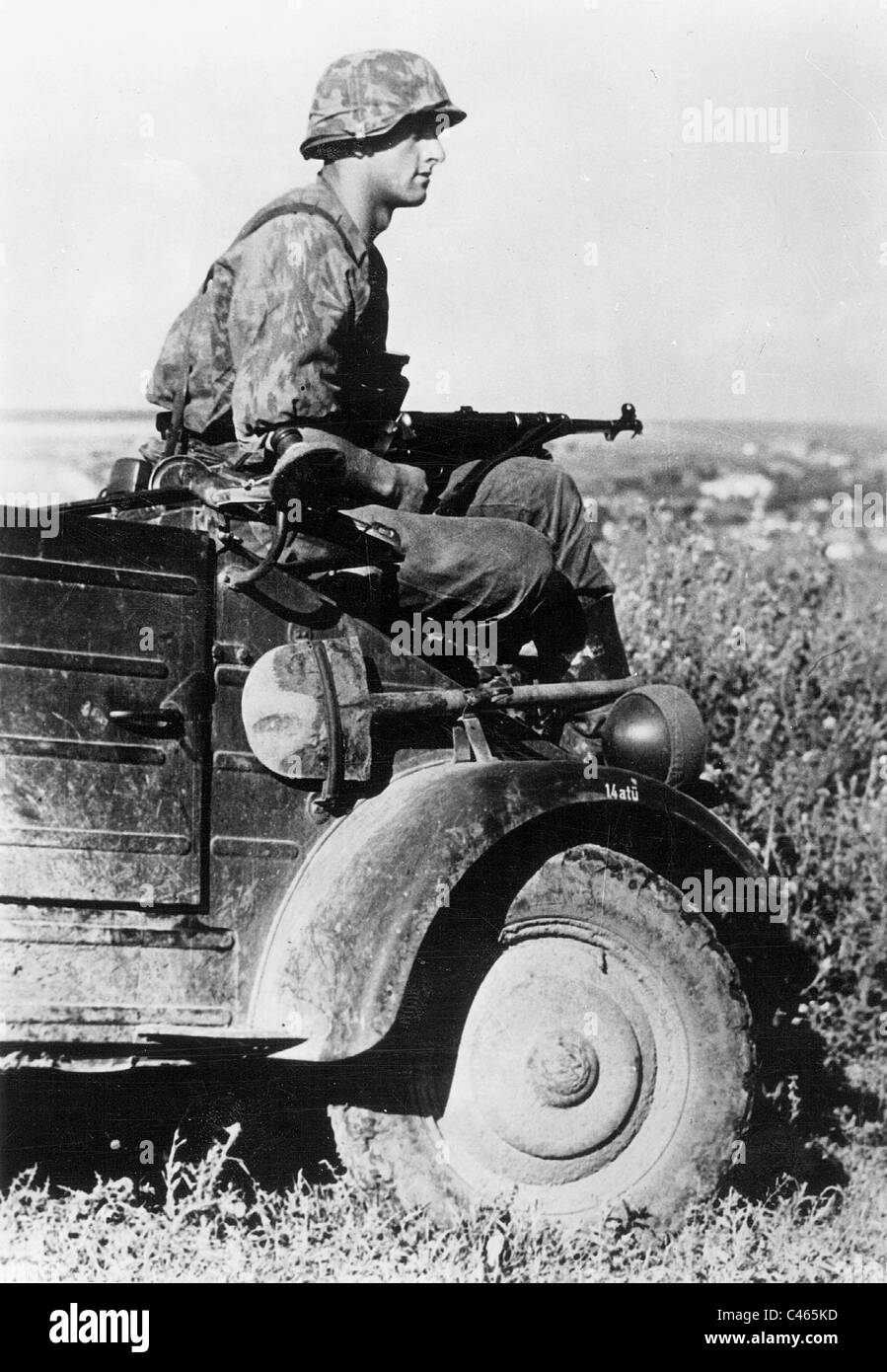 Ein Soldat der Waffen-SS auf eine militärische Nutzfahrzeug, 1941 Stockfoto