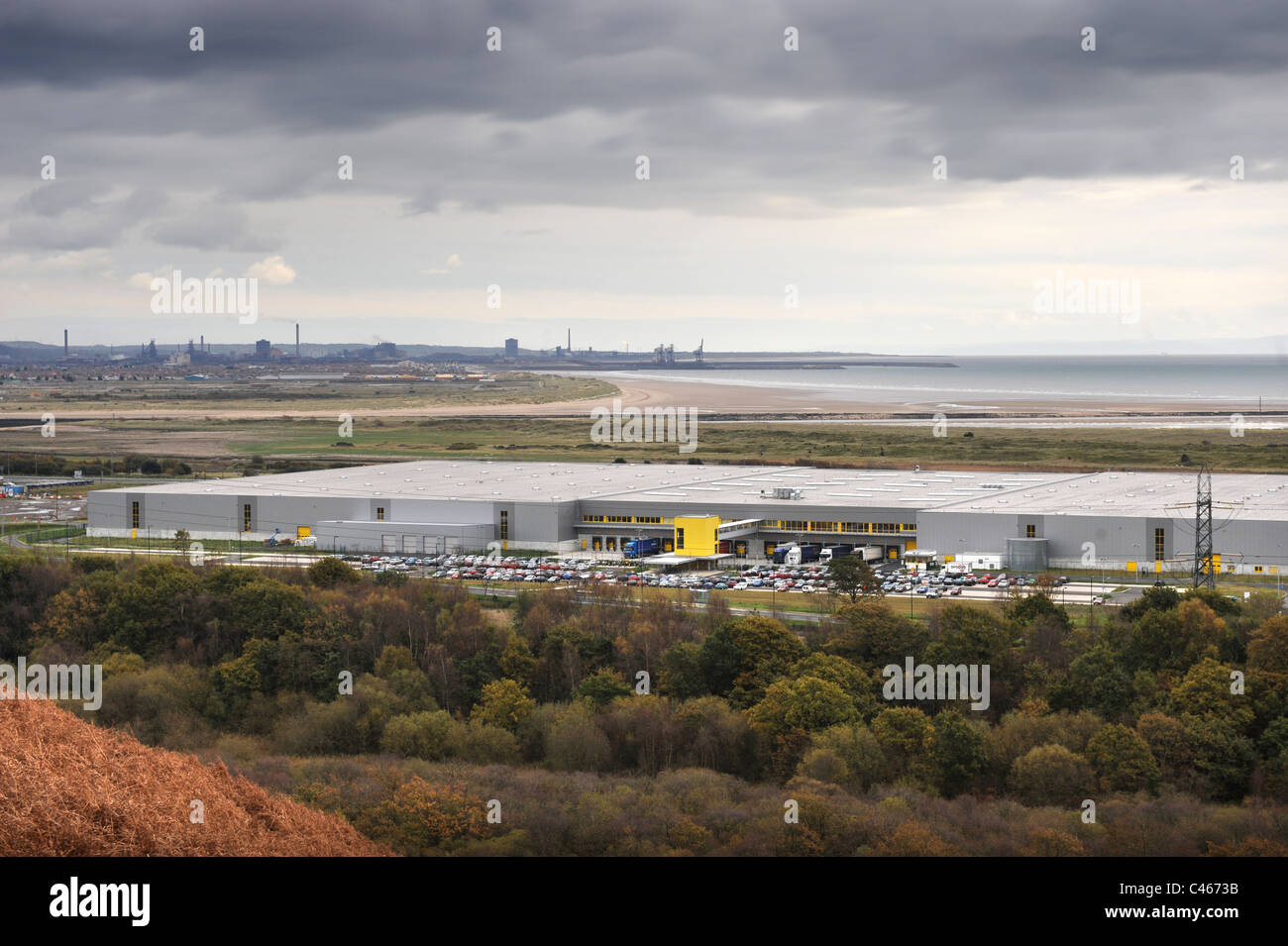 Gesamtansicht von der Online-Händler Amazon-Logistikzentrum in Swansea, Südwales Stockfoto