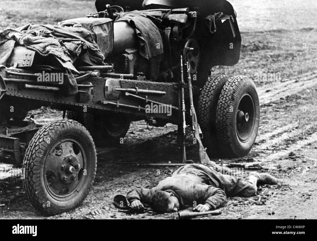 Toten Soldaten der Roten Armee, getötet während des zweiten Weltkrieges (s/w Foto) Stockfoto