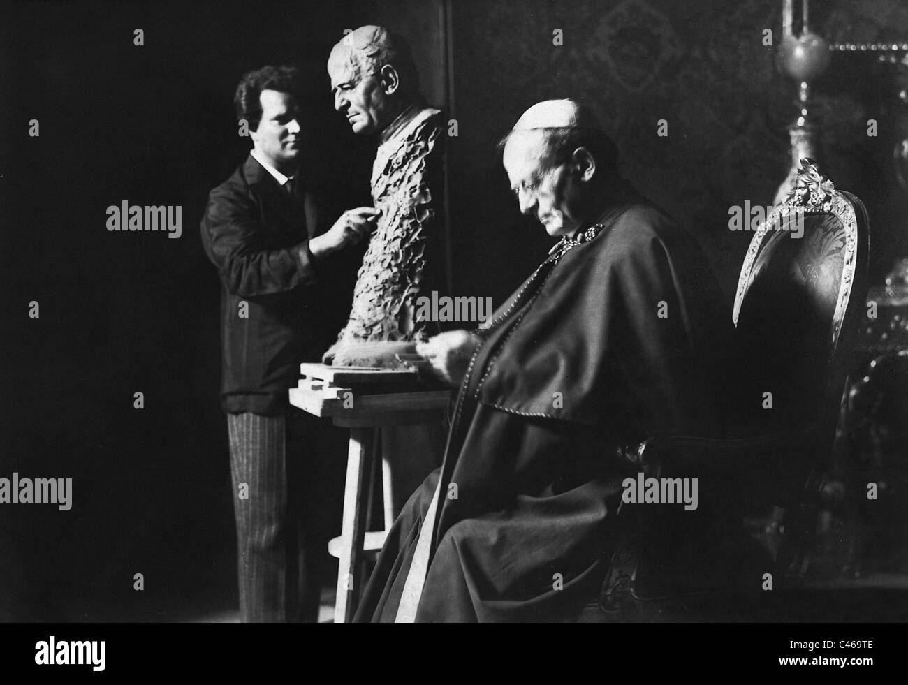 Papst Pius XI. und Gustinus Ambrosi, 1927 Stockfoto