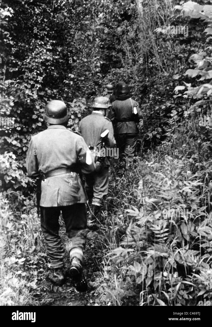 Zweiter Weltkrieg: Deutsche Wehrmacht kämpfen gegen Partisanen Stockfoto