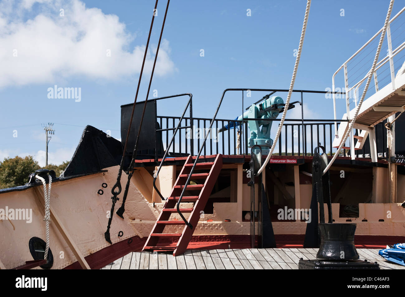 Harpune Gewehr auf Cheynes IV Whalechaser Schiff im Whale World Museum. Franzose Bay, Albany, Western Australia, Australien Stockfoto