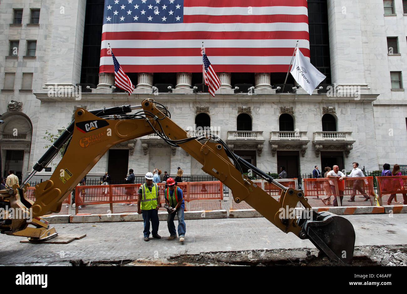 Bauarbeiten im Gange außerhalb der New Yorker Börse in der Wall Street in New York City. Stockfoto