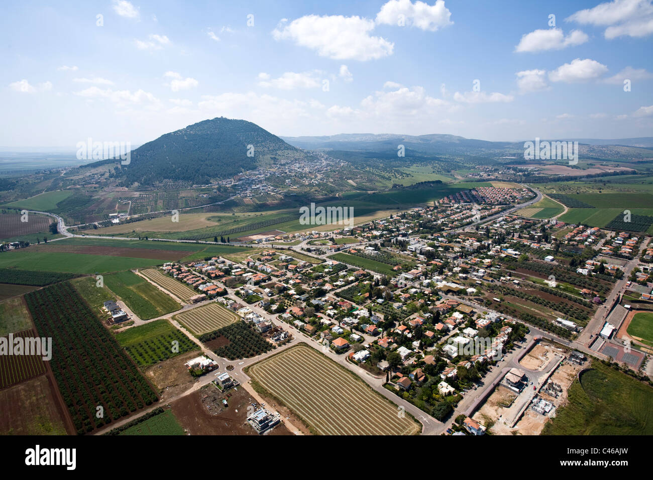 Luftaufnahme des Dorfes Tavor in der unteren Galiläa Stockfoto