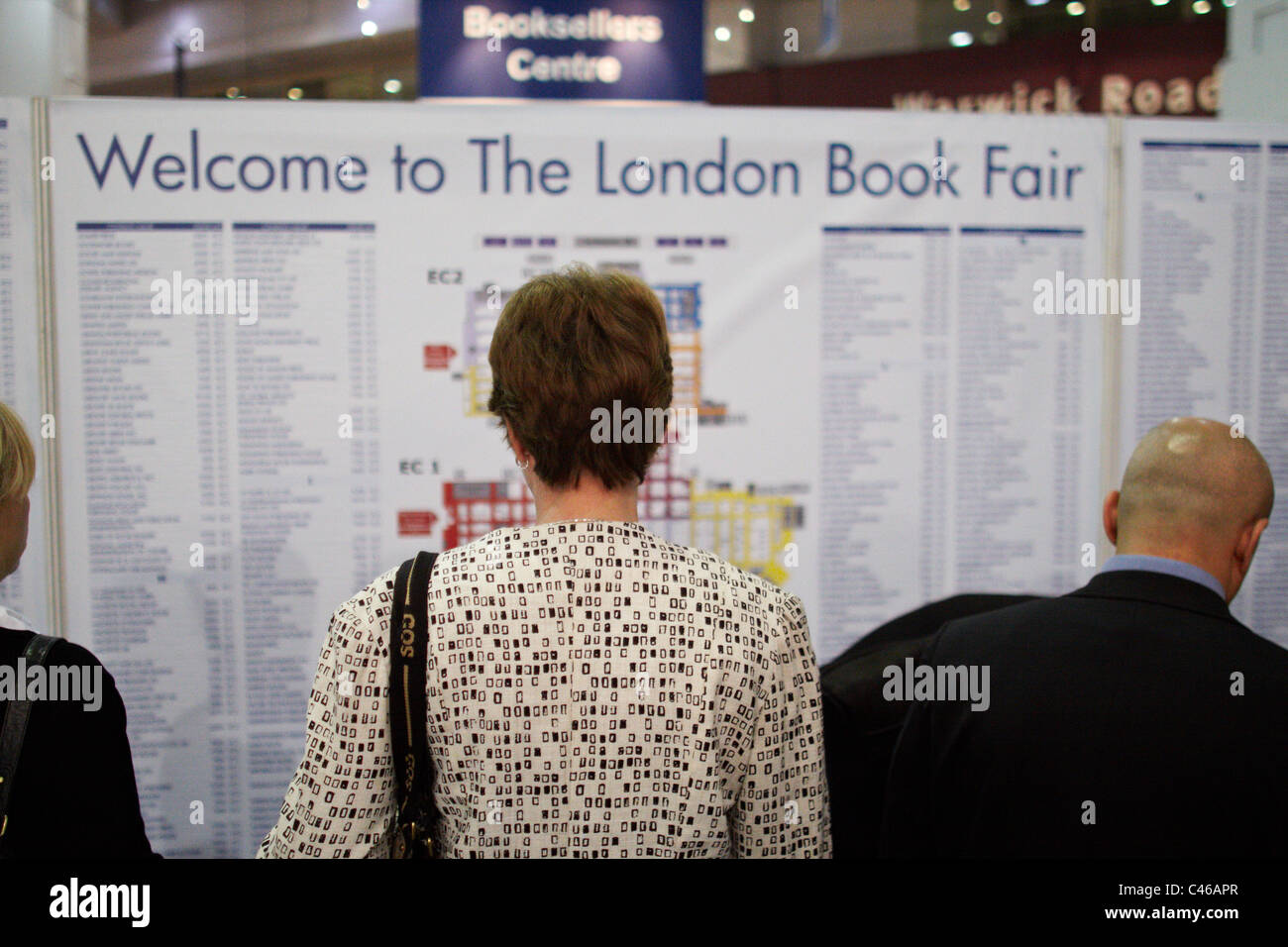 Autoren, Verlage und Literaturagenten treffen, Netzwerk und Geschäfte auf der Londoner Buchmesse 2011 Stockfoto